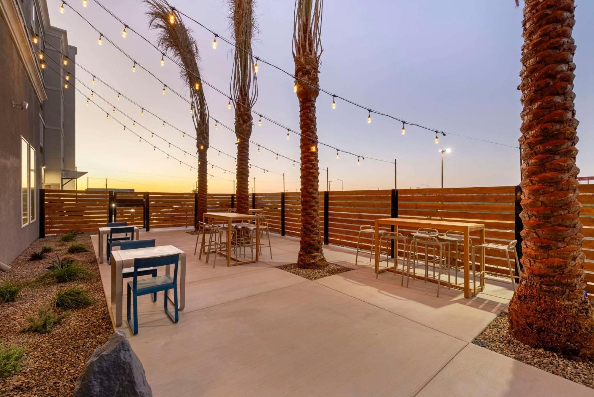 Cambria Hotel El Centro - Imperial エクステリア 写真